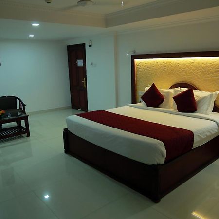 Hotel Savera Park Thrissur Exterior photo