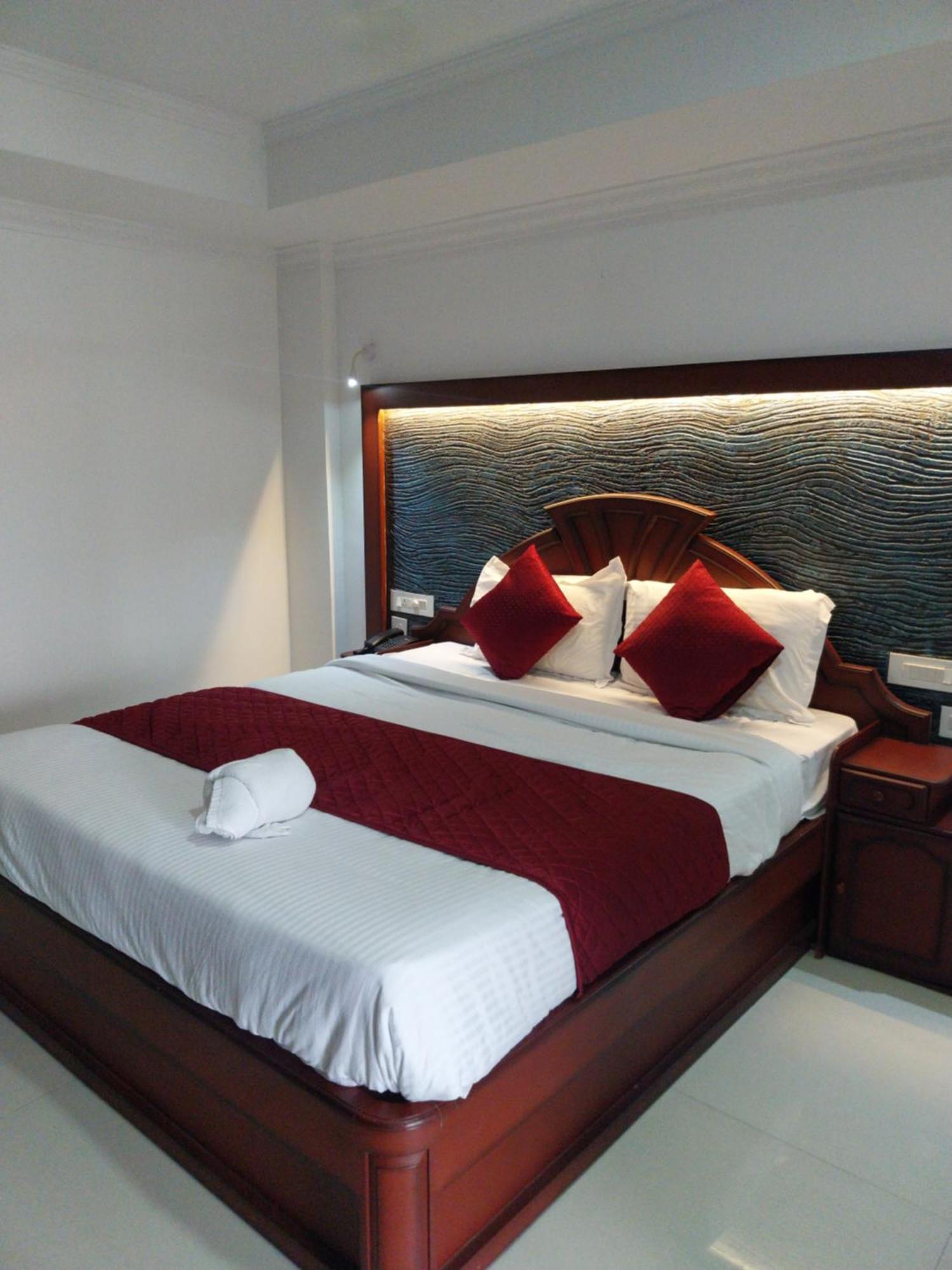 Hotel Savera Park Thrissur Exterior photo