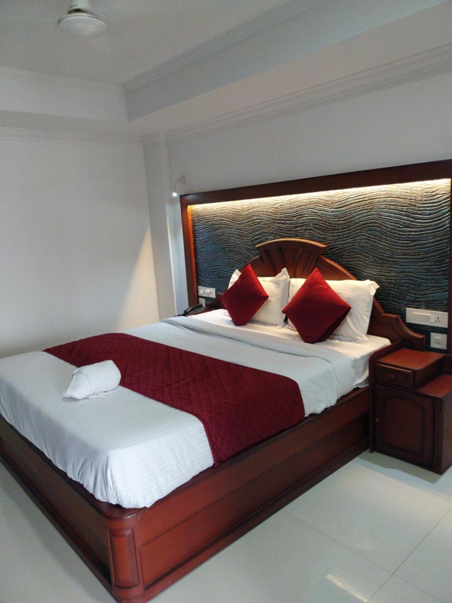 Hotel Savera Park Thrissur Exterior photo